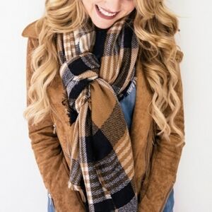 2/$20 🪻 ModCloth Raw Edge Tan Plaid Blanket Scarf Fall Cozy Winter Neutral